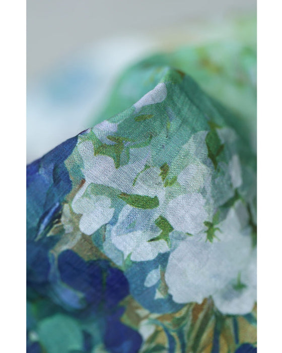 たっぷり広がるアートな花画ロングスカート