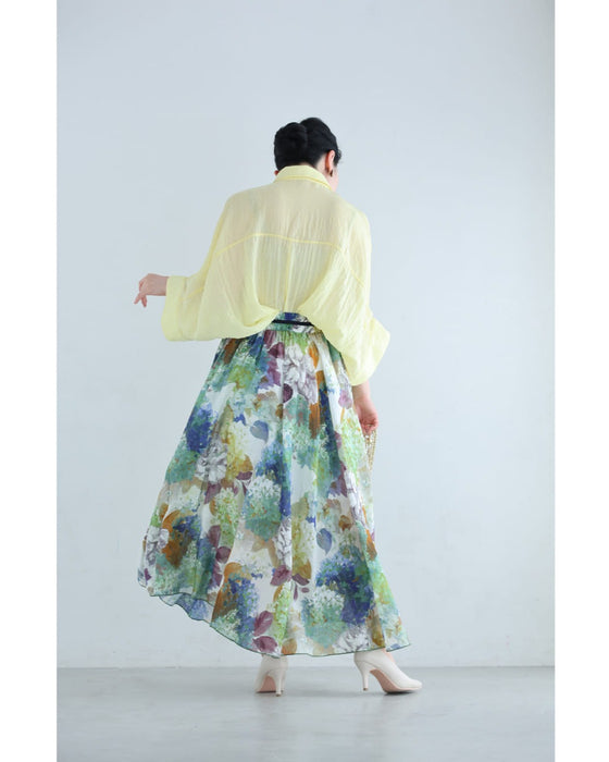 たっぷり広がるアートな花画ロングスカート