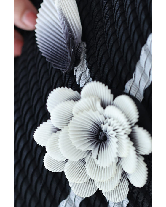 【予約商品】花のように広がるフレア袖のプリーツロングワンピース（ベルト付き）