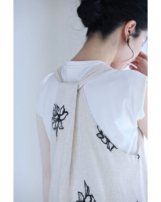 花舞う刺繍のロングワンピース