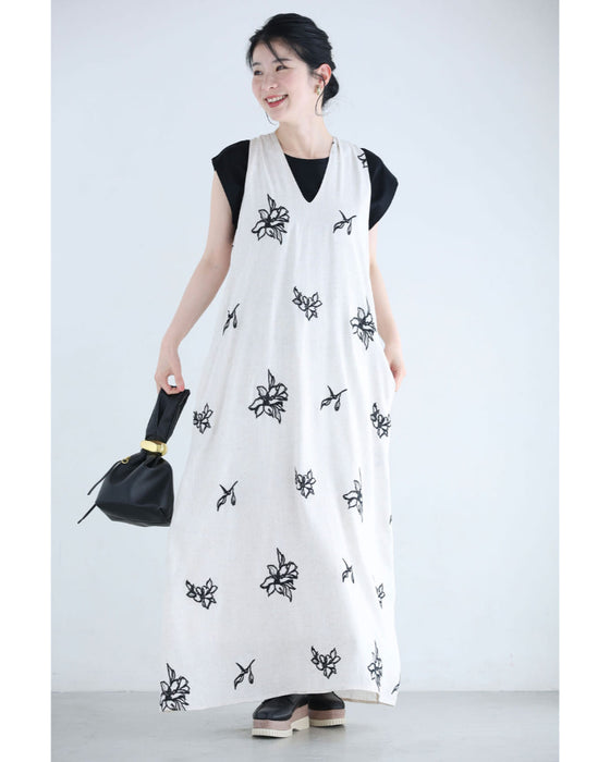 花舞う刺繍のロングワンピース