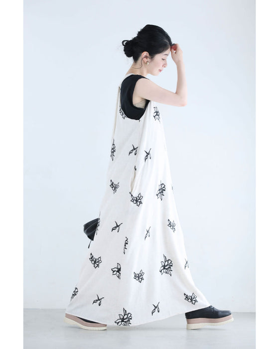 花舞う刺繍のロングワンピース