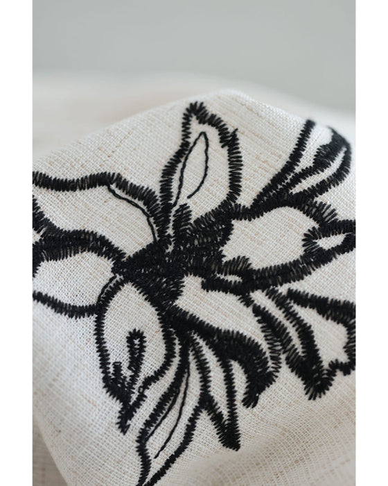 花舞う刺繍のロングワンピース