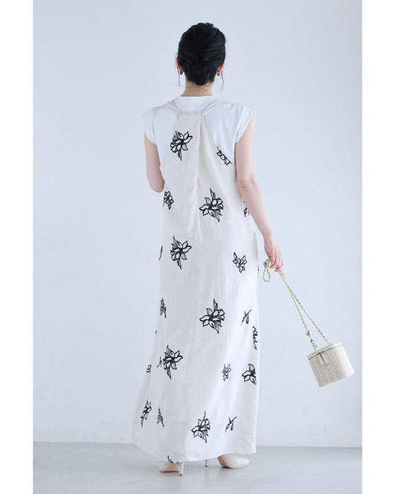 花舞う刺繍のロングワンピース