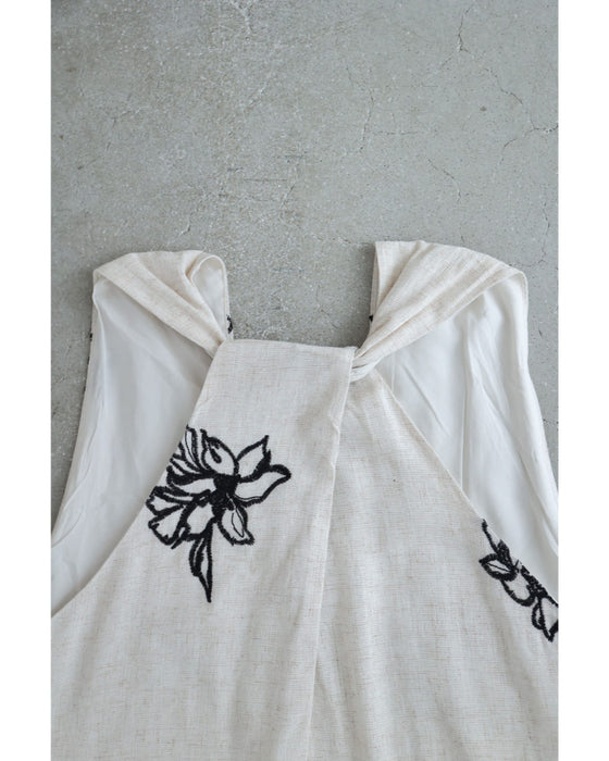 花舞う刺繍のロングワンピース