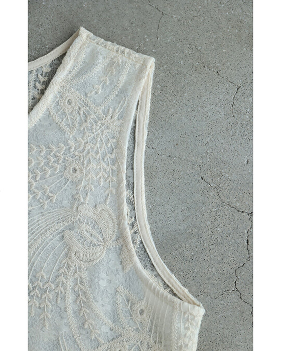 着心地柔らかな刺繍レースノースリーブカットソートップス