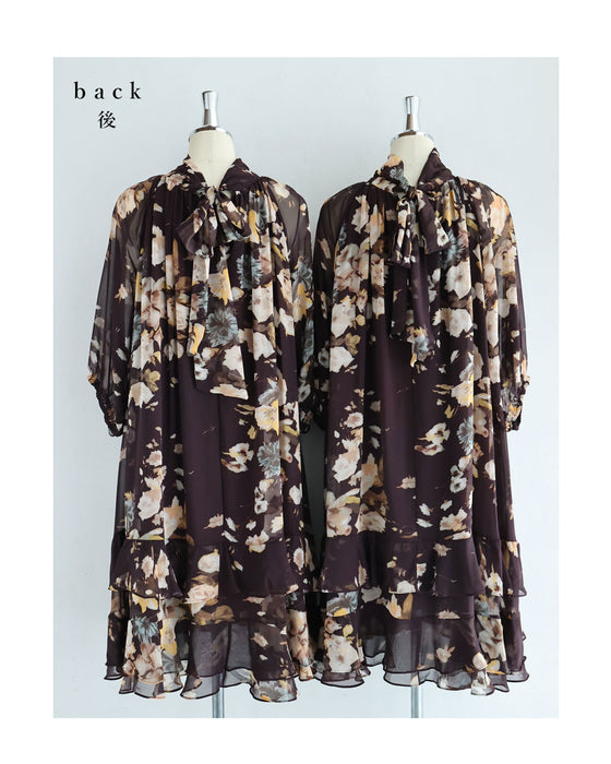 フレア裾の花柄シアーミディアムワンピース（紐ベルト付き）