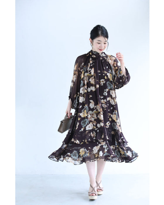 フレア裾の花柄シアーミディアムワンピース（紐ベルト付き）