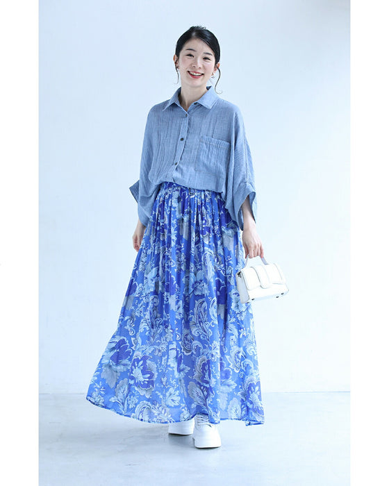 柔らかく揺らめく青の花画ロングスカート