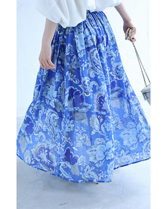 柔らかく揺らめく青の花画ロングスカート