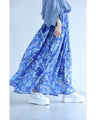 柔らかく揺らめく青の花画ロングスカート