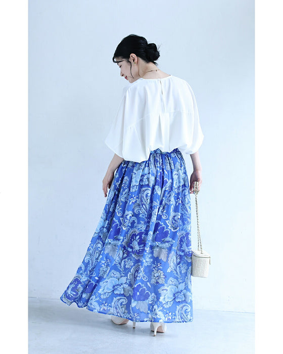柔らかく揺らめく青の花画ロングスカート