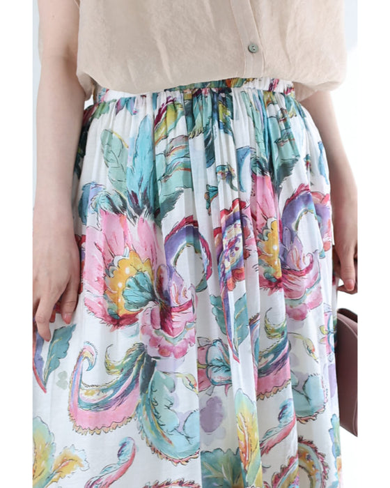 アーティスティックに彩るフラワーロングスカート