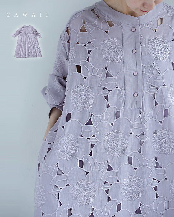縁取り刺繍のカットアウトフラワーロングワンピース（インナー付き）