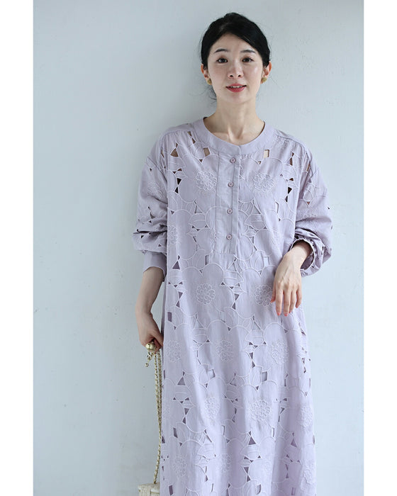 縁取り刺繍のカットアウトフラワーロングワンピース（インナー付き）