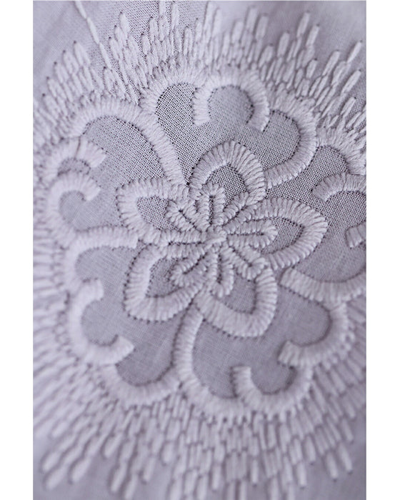 縁取り刺繍のカットアウトフラワーロングワンピース（インナー付き）