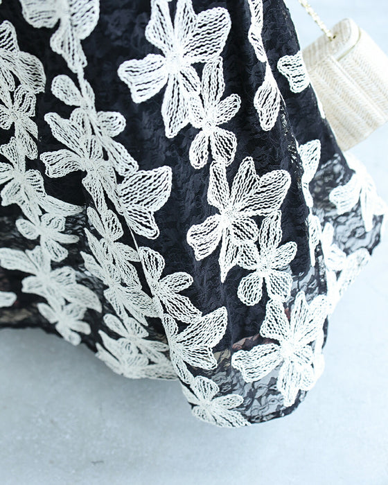 レースに重なる白花刺繍ロングワンピース