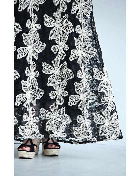 レースに重なる白花刺繍ロングワンピース