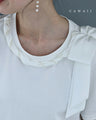 ツイストパールネックの肩リボンTシャツトップス