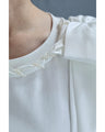 ツイストパールネックの肩リボンTシャツトップス