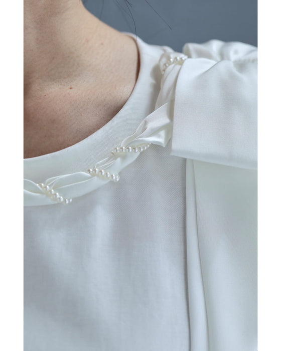 ツイストパールネックの肩リボンTシャツトップス