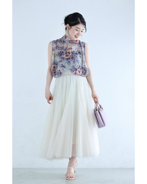 後ろで揺れるリボンの花画シフォンブラウストップス