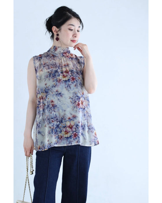 後ろで揺れるリボンの花画シフォンブラウストップス