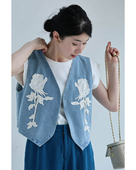 バラの花刺繍浮き立つデニムベスト