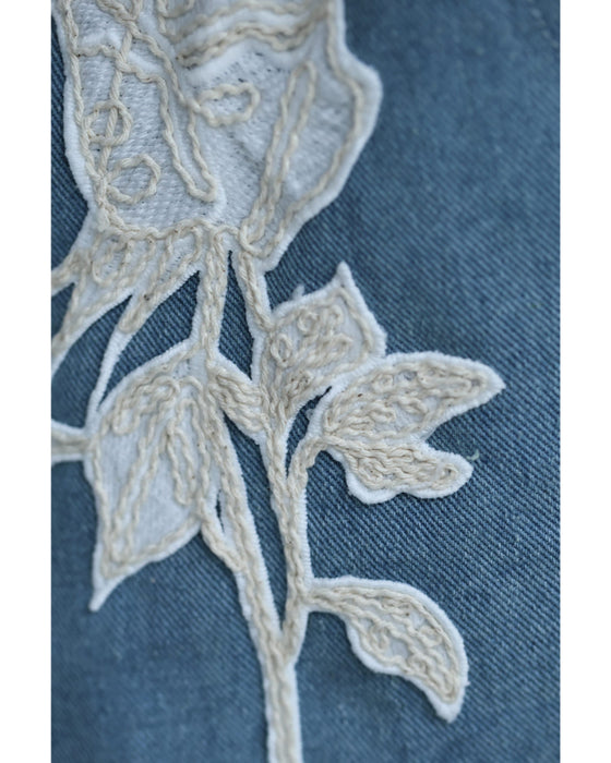 バラの花刺繍浮き立つデニムベスト