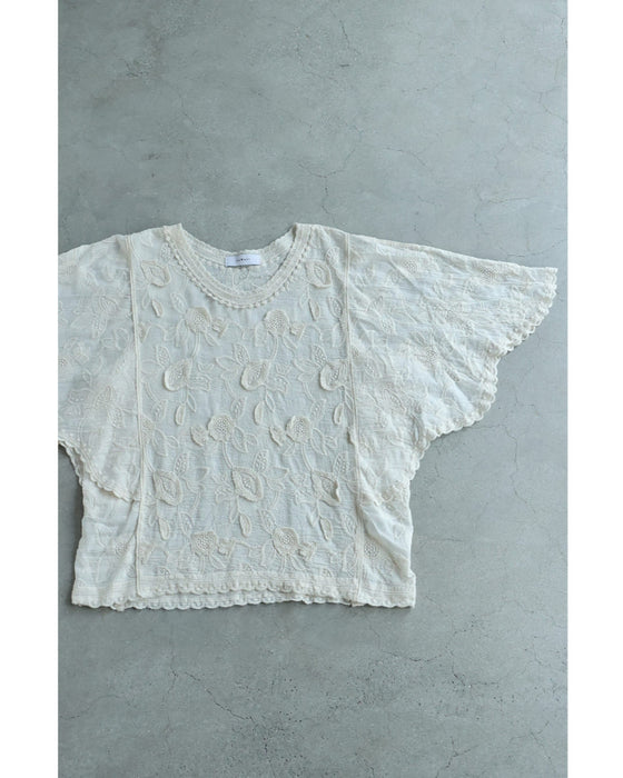ふんわりフレア袖花刺繍ブラウストップス