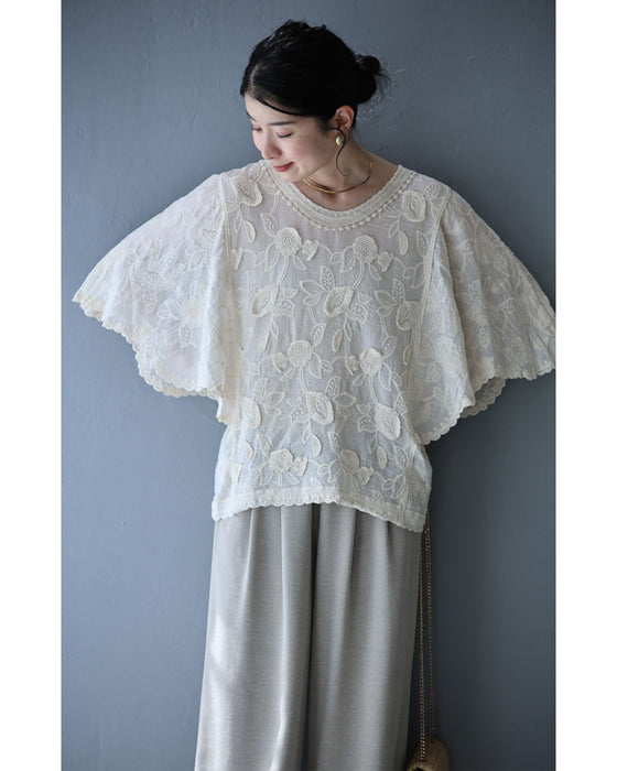 ふんわりフレア袖花刺繍ブラウストップス