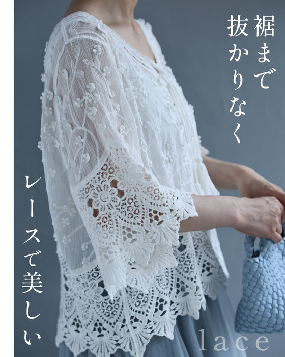 小花浮き立つレースアップブラウストップス