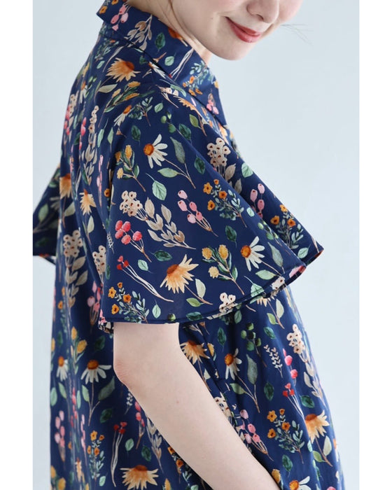 彩り豊かな花のフレア袖シャツロングワンピース（ベルト付き）