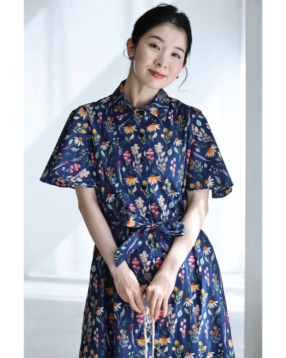 彩り豊かな花のフレア袖シャツロングワンピース（ベルト付き）