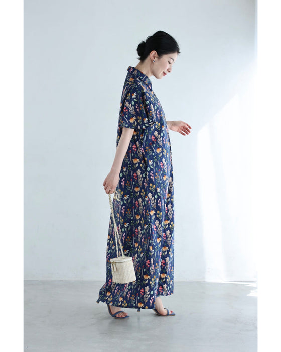 彩り豊かな花のフレア袖シャツロングワンピース（ベルト付き）