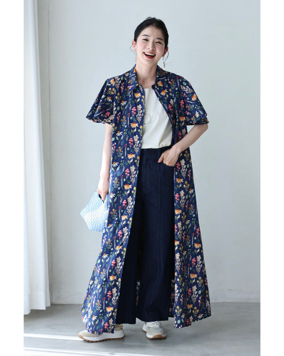 彩り豊かな花のフレア袖シャツロングワンピース（ベルト付き）