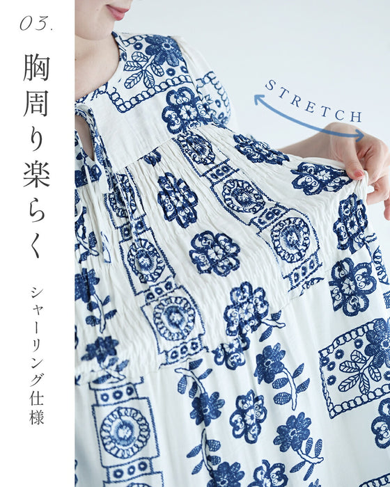 胸元シャーリングの刺繍風プリントロングワンピース