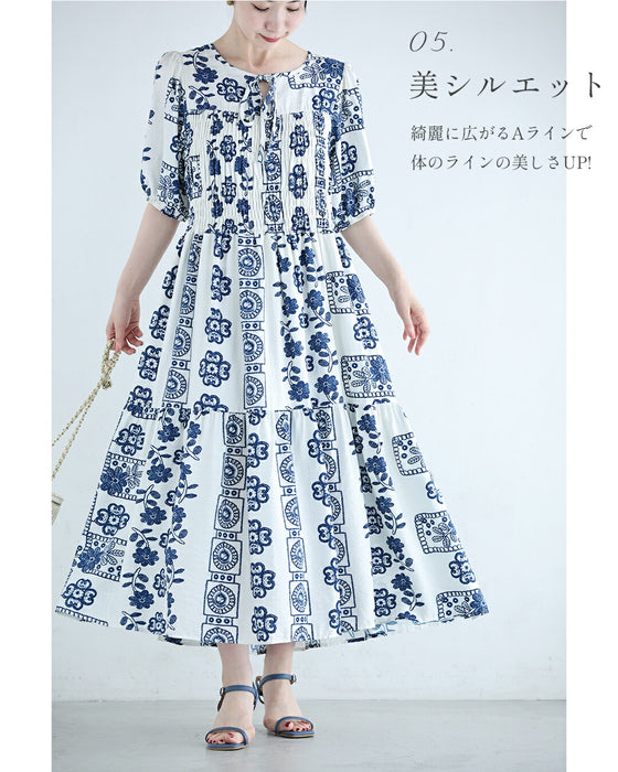 胸元シャーリングの刺繍風プリントロングワンピース