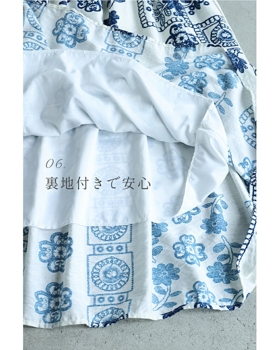 胸元シャーリングの刺繍風プリントロングワンピース
