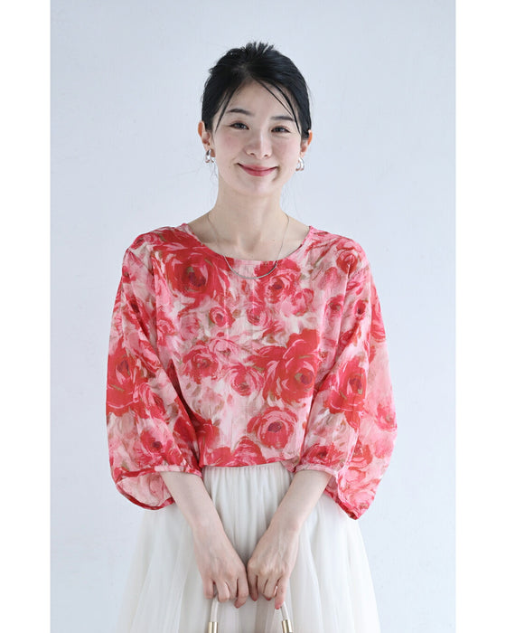 鮮やかな花を描くふんわり絵画ブラウストップス