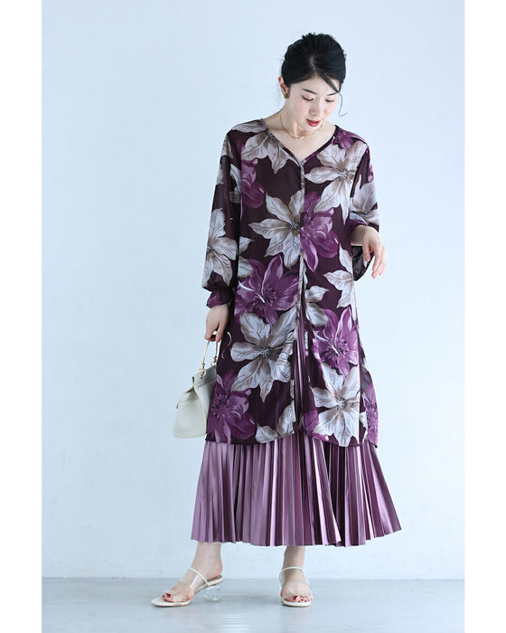 フロントスリットの優美な花柄シフォンチュニック