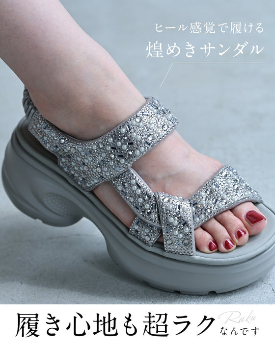 「宝石」煌めくビジューの厚底サンダル