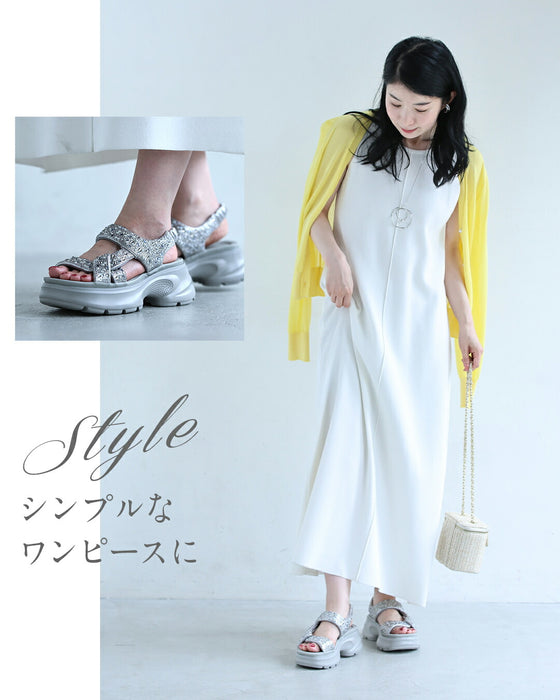 「宝石」煌めくビジューの厚底サンダル