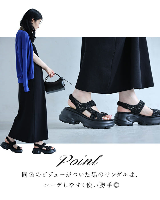「宝石」煌めくビジューの厚底サンダル