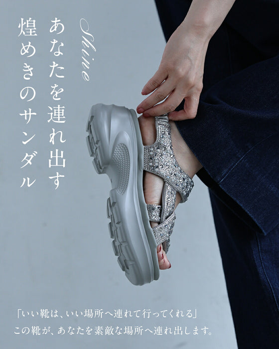 「宝石」煌めくビジューの厚底サンダル