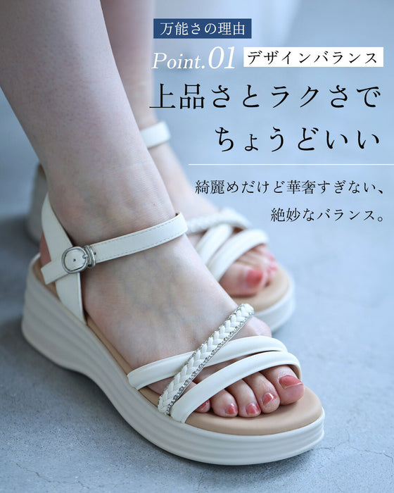 どんなコーデにも自然に馴染む 上品ビジューサンダル