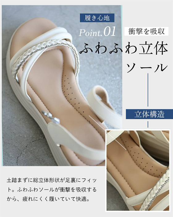 どんなコーデにも自然に馴染む 上品ビジューサンダル