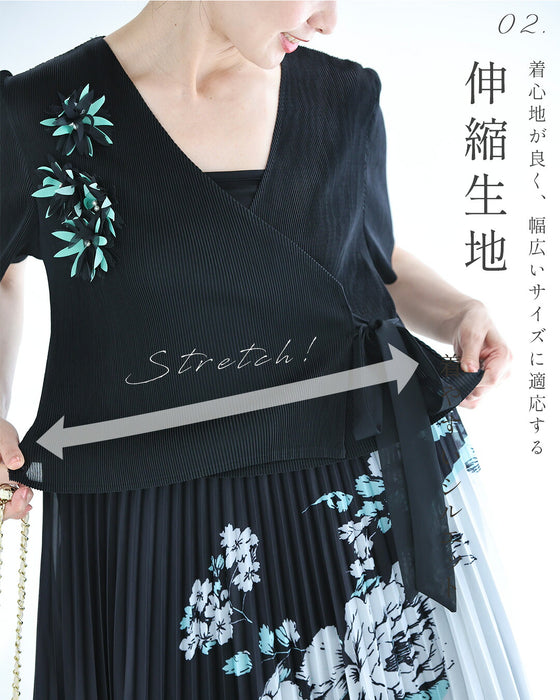 胸元飾る花コサージュのドッキングプリーツロングワンピース