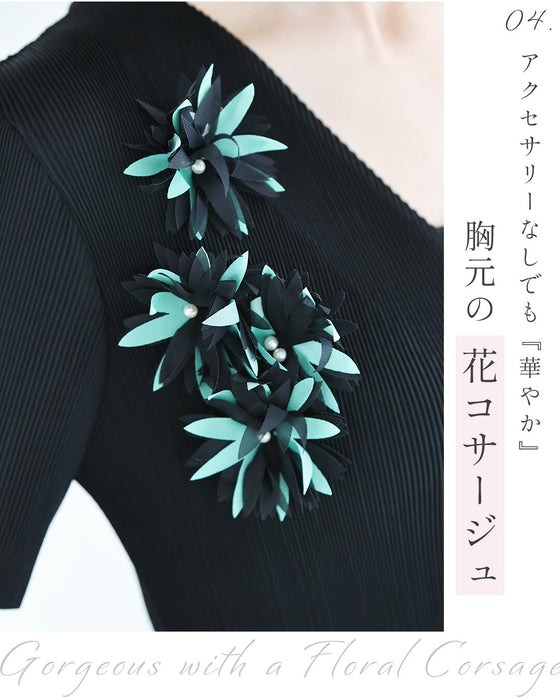 胸元飾る花コサージュのドッキングプリーツロングワンピース
