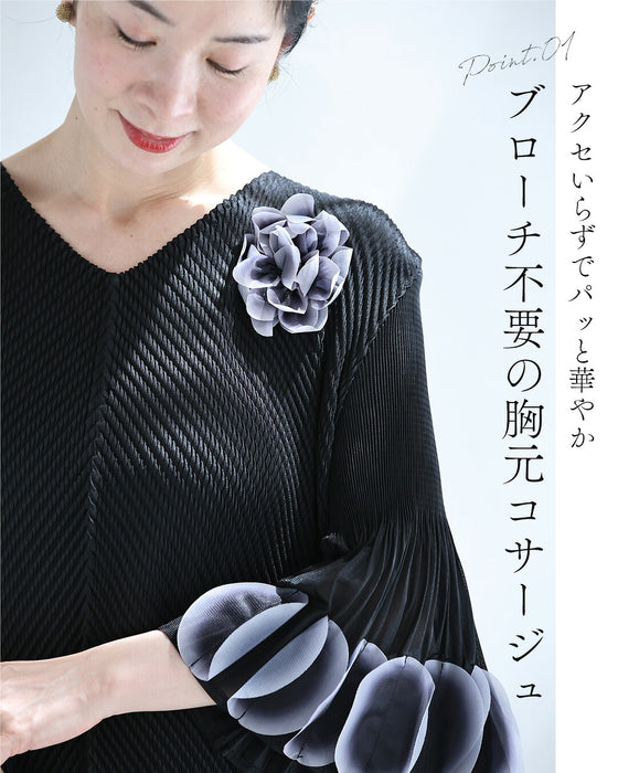 花びらディテールのフレア袖プリーツロングワンピース（ベルト付き）